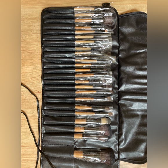 New NWOT My Brush Set 23 makeup brushes with case make up cosmetics - Picture 2 of 10